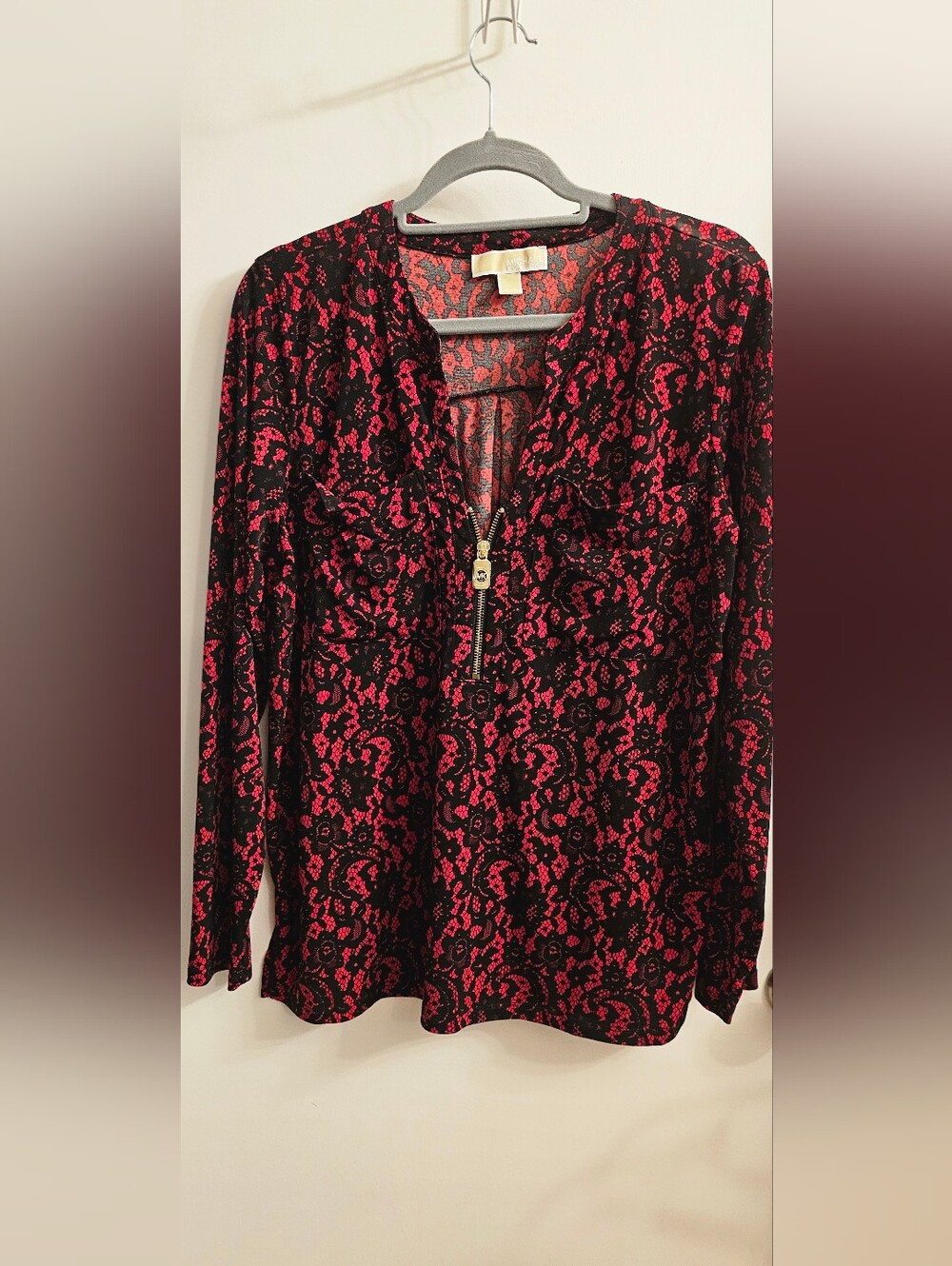 MICHAEL Michael Kors Red And Black V-neck Lace-Print Long Sleeve Top